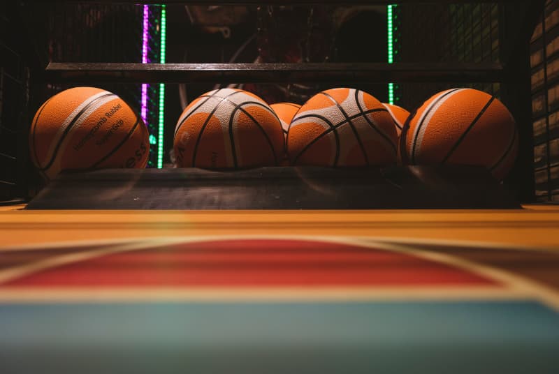 詹姆斯无缘最佳阵容：伤病与规则交织下的赛季缩影